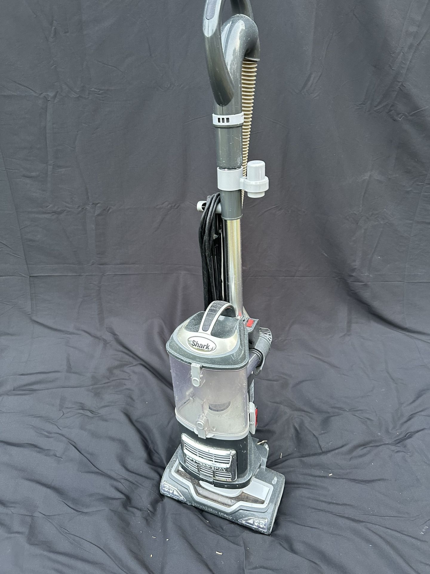 Shark Navigator lift-away professional Vacuum Cleaner