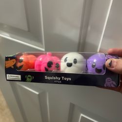 New 4 pack Halloween squishies pumpkin & ghosts