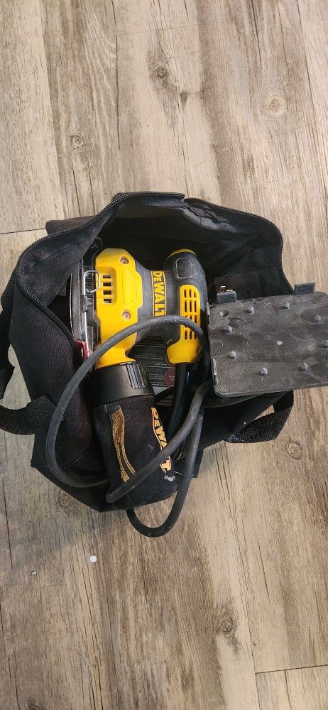 DeWalt Dustless 1/4 Sheet Palm Grip Sander Kit