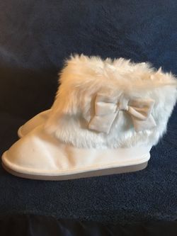Gymboree fur top boots. Size 1 (white)