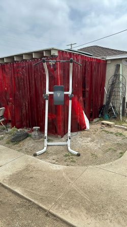 Pull Up Bar Tower