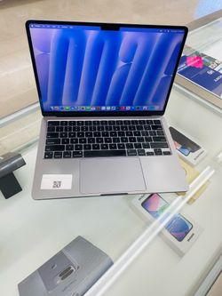 MacBook Air m2 8gb ram 256gb ssd