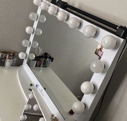 Impression Vanity Mirror With Desk