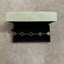 Van Cleef & Arpels braclet ‘Gold’ black motifs