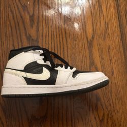 Women’s Size US 7 Air Jordan 1 Mid SE ‘Homage’