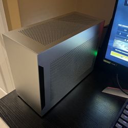 Liam-Li Dan Case A4-H20 ITX Gaming PC