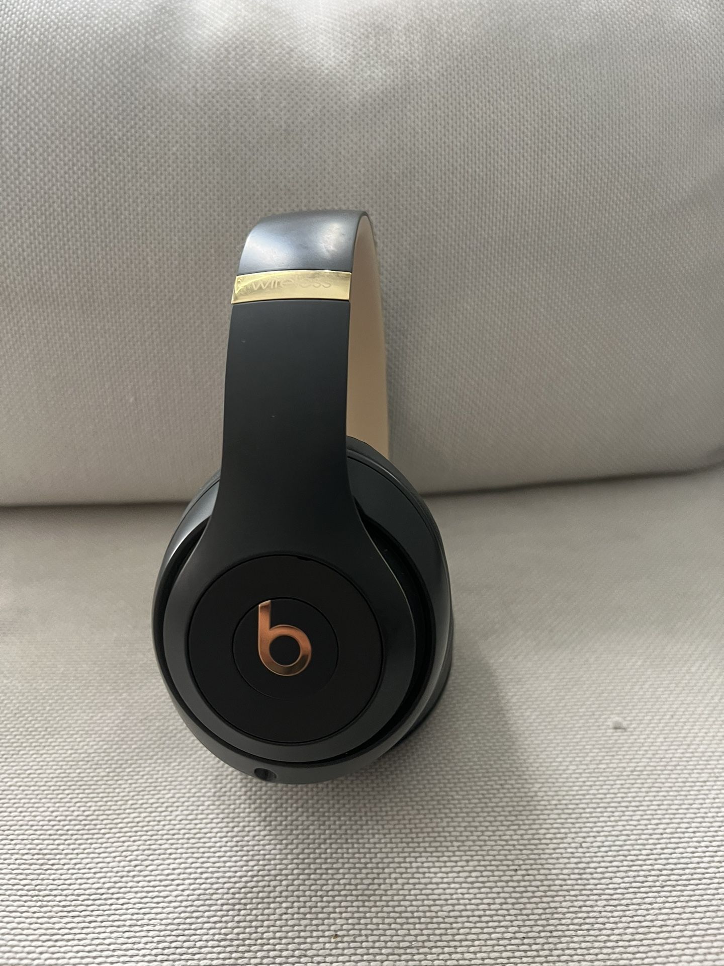 Beats Studio 3 Wireless Headphones Grey/Gold