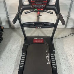 Sole F65 Treadmill/Cinta de correr Sole F65