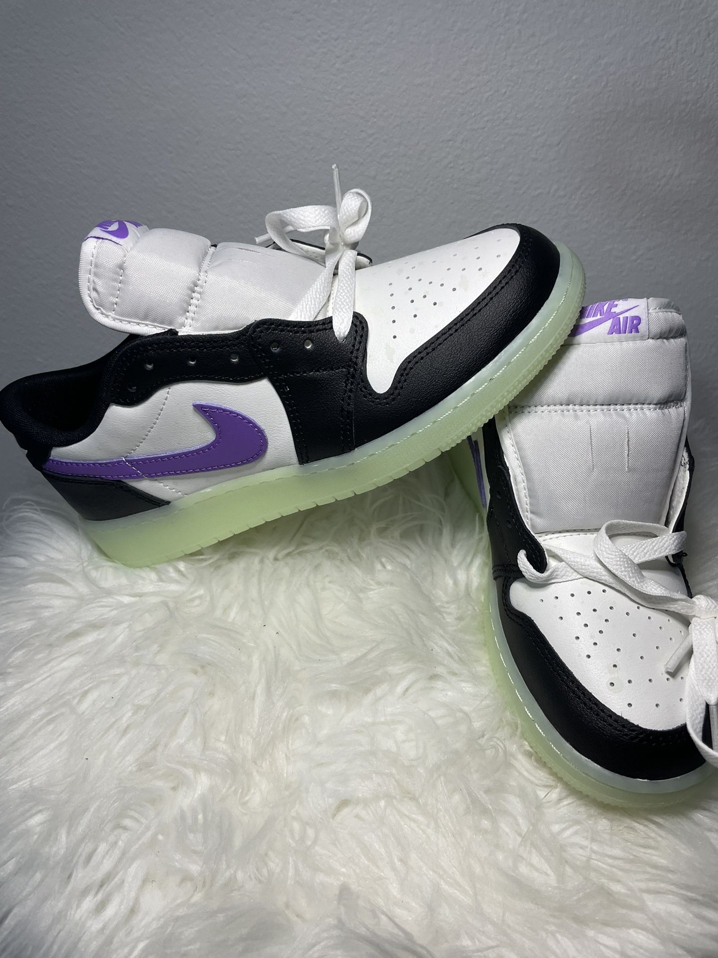 Nike Air Jordan 1 Retro Low OG GS Black Raspberry HF0410-001 Sz 6.5Y / Wmns 8