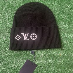 Beanie Black and White OS