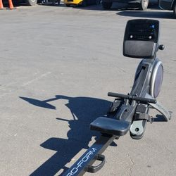 Proform 750R Rowing machine - Folds up for storage- Magnetic resistance - 199$  