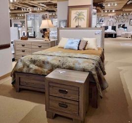 4-pc bedroom set: queen size bed, dresser, mirror & nightstand ( not including mattress)