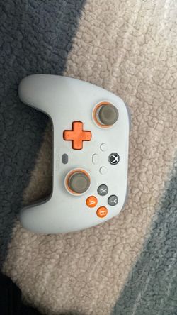 2 Xbox controllers