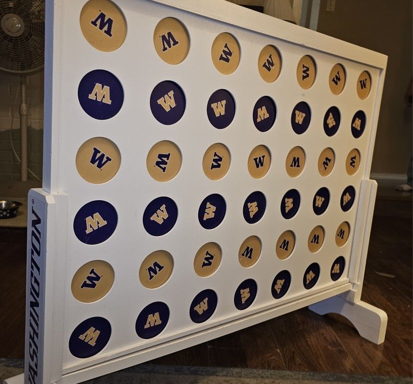 University Of Washington CONNECT FOUR Wood Game.