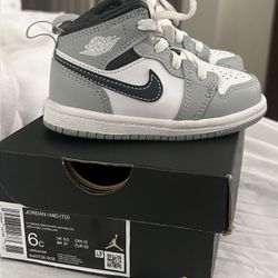 Toddler Boy Shoes Size 6.