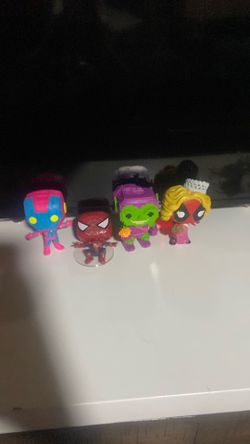 4 funko pops