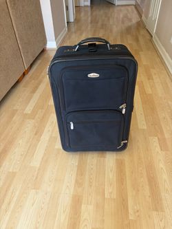 RICARDO DESIGNER LUGGAGE GREAT CONDITION. 26 X 17 X 10