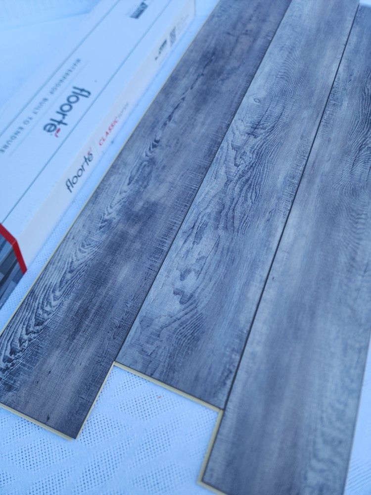 LVP LAMINATE 0598