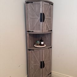 2 Corner shelves 