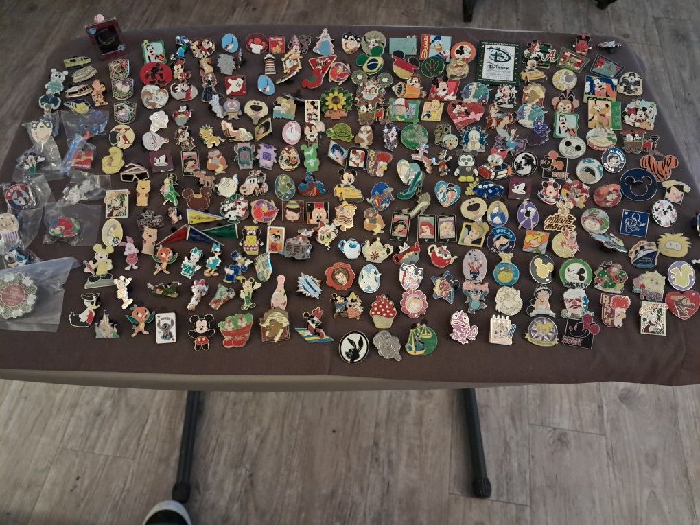 DISNEY AUTHENTIC PINS