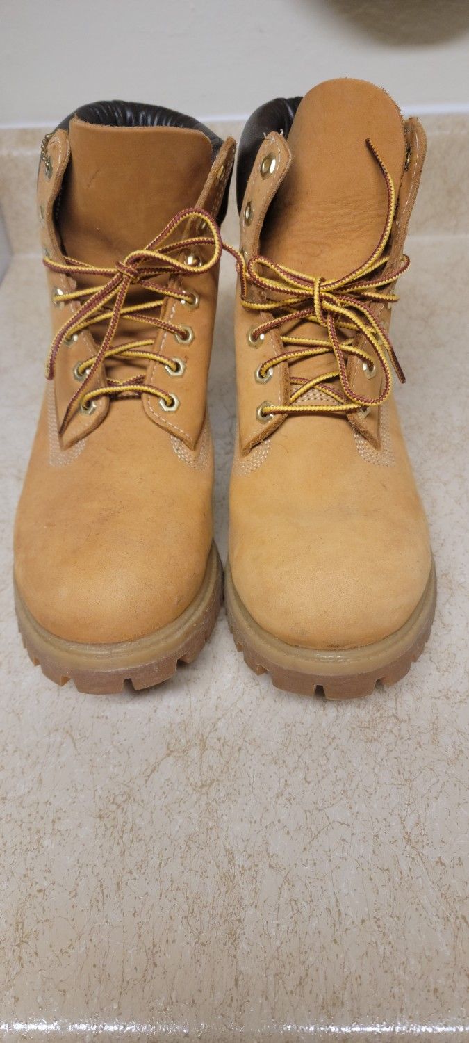 like new timberland boots size 9 M for men