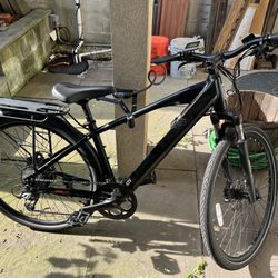 CrossCurrent X E-Bike (Medium Frame, Black)