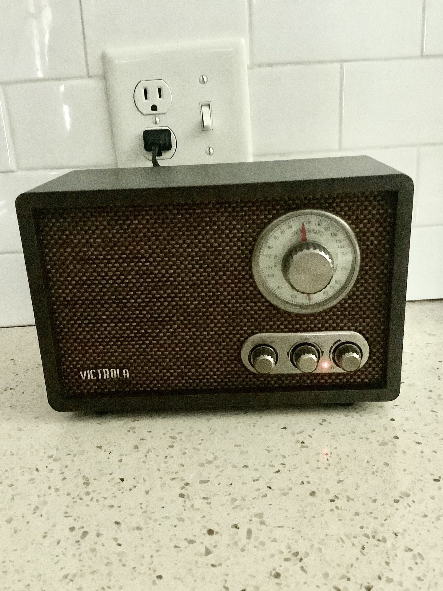 Victrola Am/Fm Radio (Bluetooth Too)
