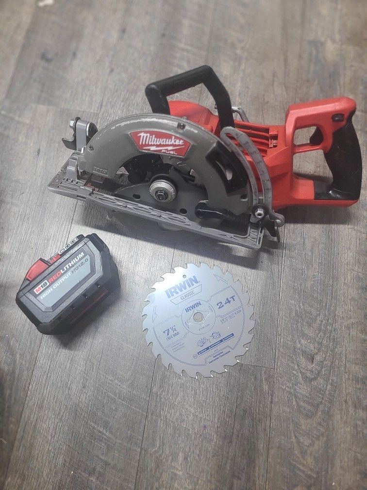 Milwaukee
M18 FUEL 18V Lithium-Ion Cordless 7-1/4 in. Rear Handle Circular Saw (Tool-Only)