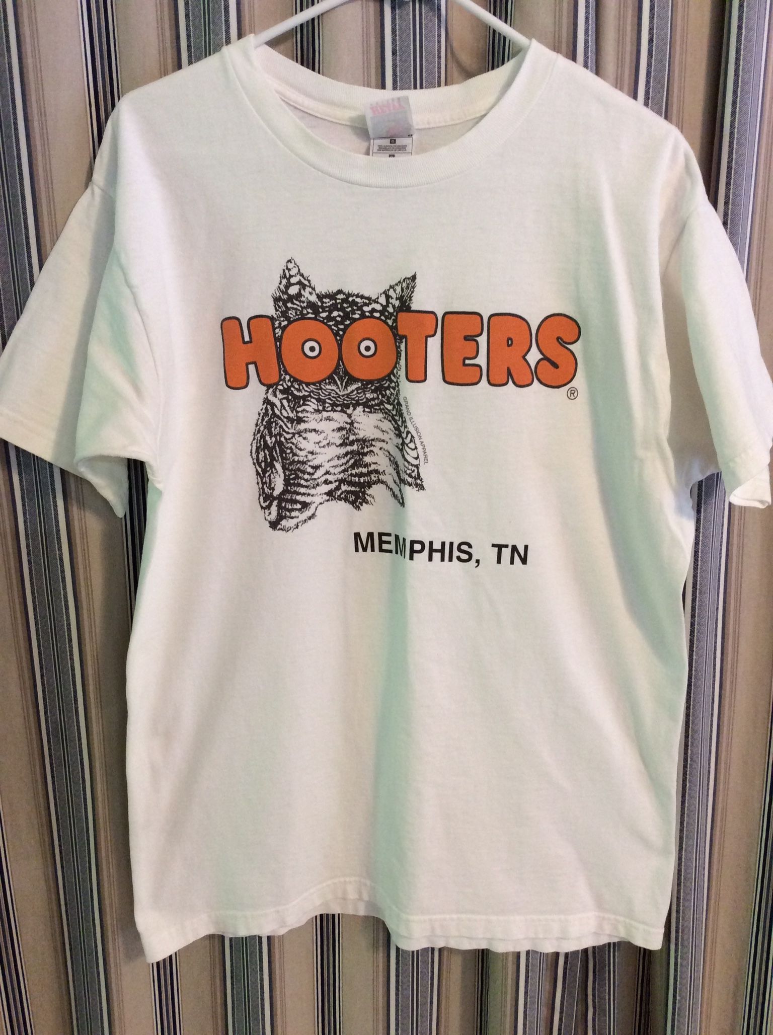 Men’s USED Size Large Hooter’s T shirt and 25 ounce heavy glass Hooter’s mug, meet at Exxon at 2428 E Lamar Alexander Parkway Maryville