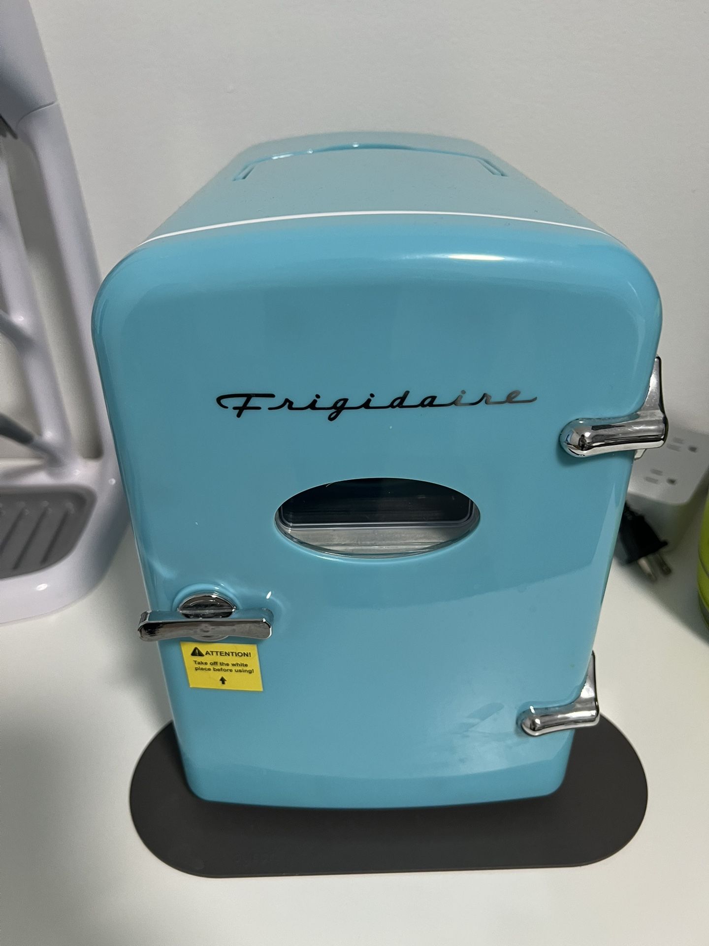 Mini Personal Fridge For 9 Cans