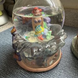 Disney Little Mermaid Ariel Snowglobe