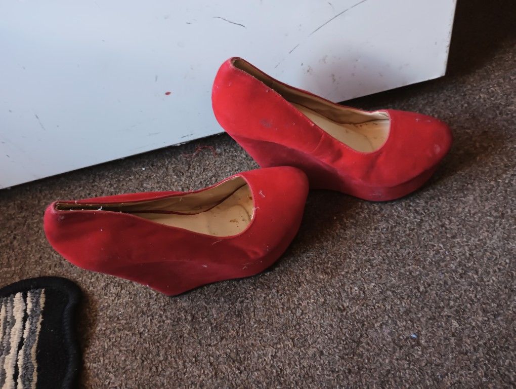 Woman's High Heels Shoes Good Condition Size 7$15.00