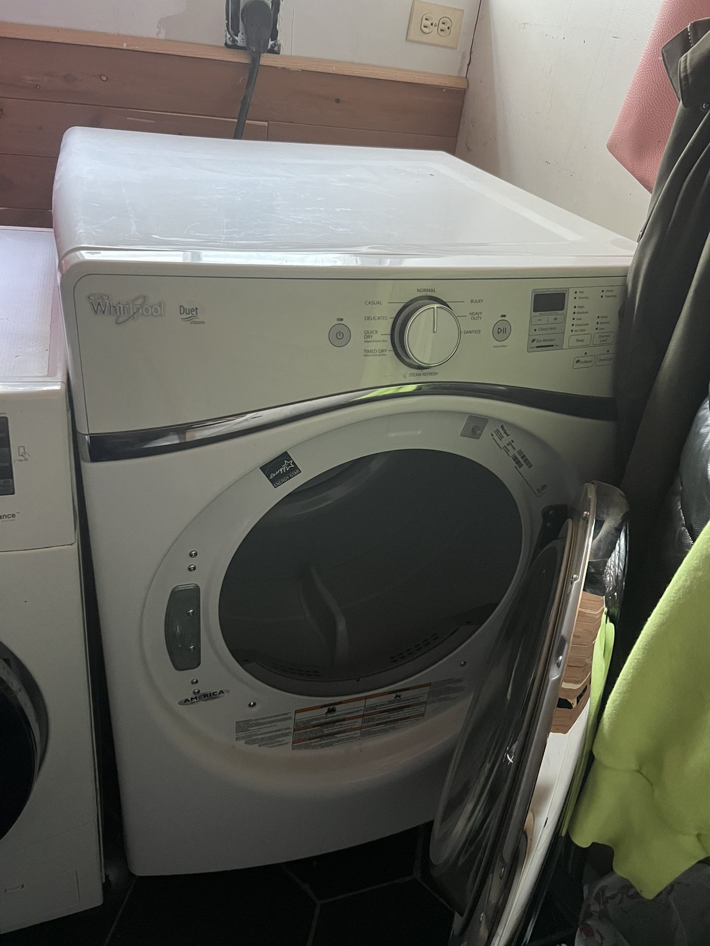 Whirlpool Duet Steam 7.2 cu ft Electric Dryer – WED9470XW0 (White/Chrome)