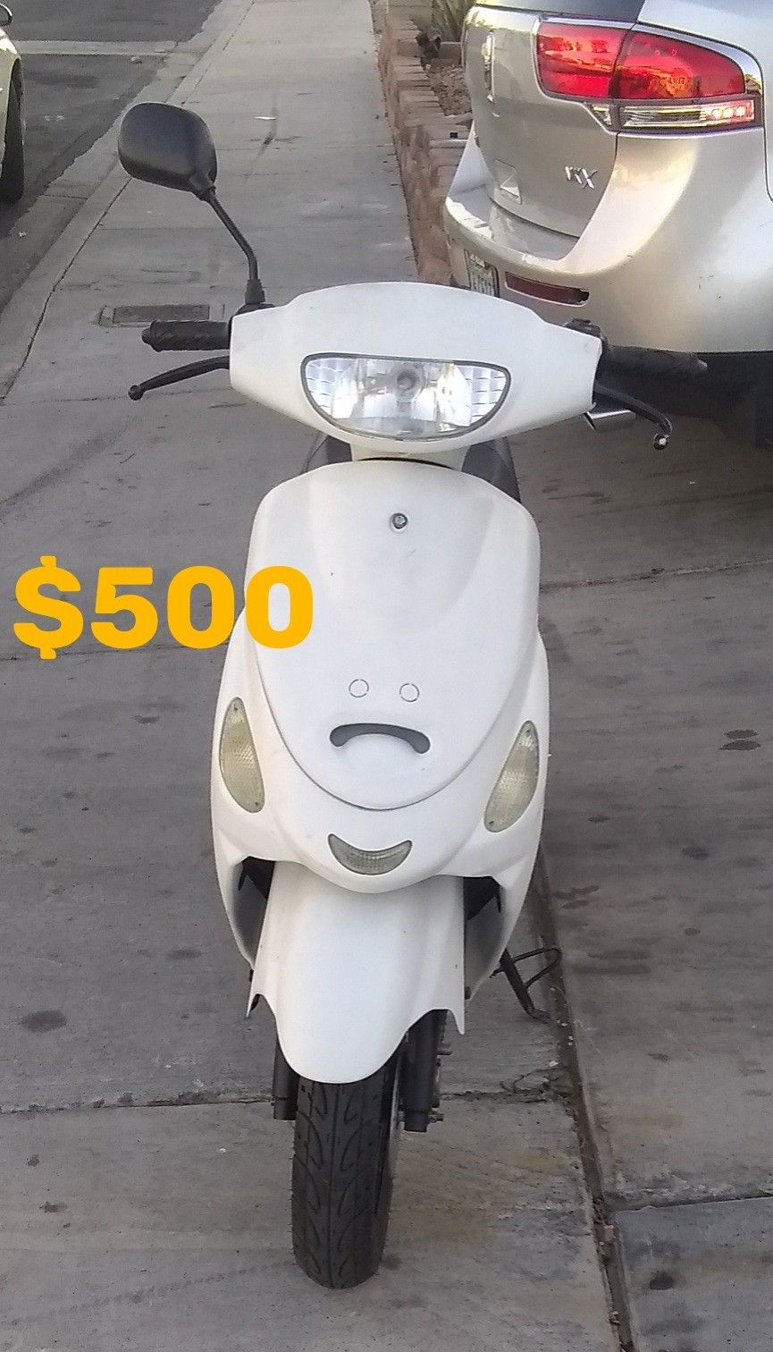 Taotao Moped Only 28miles On It $500