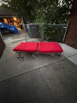 Table/chairs/cot