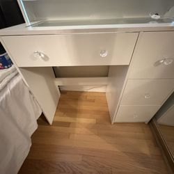 Vanity!!! With Lights 