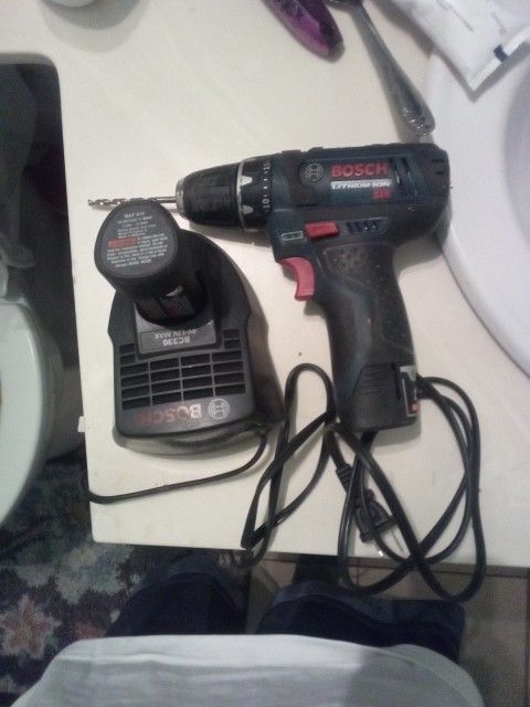 Bosch Drill With 2 Batteries And Charger $30