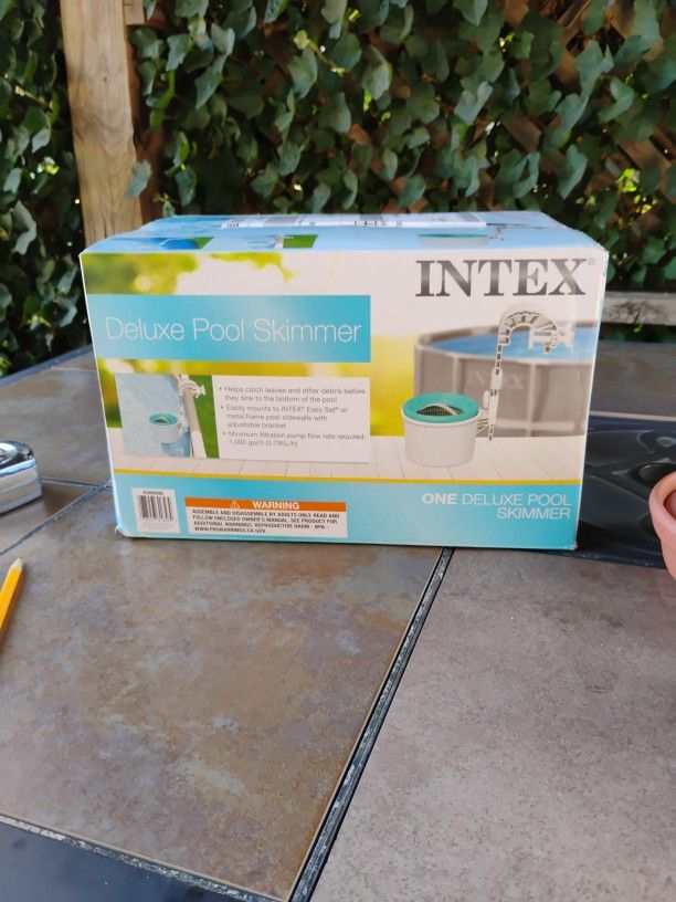 Deluxe Pool Skimmer