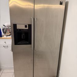 Refrigerator 