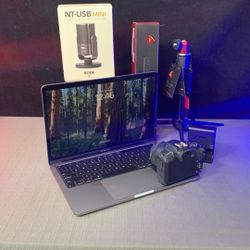 MacBook Pro And Camera Bundle Canon R100 Kit Lens  USB Mic Rodé 