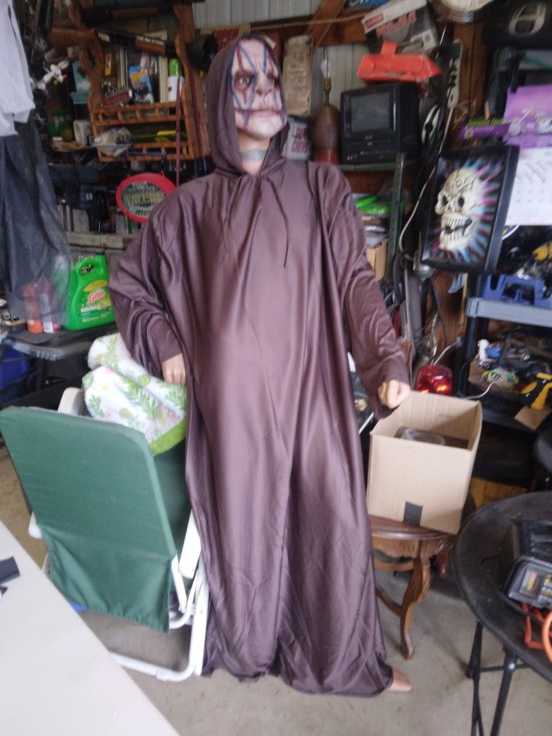 Halloween Creepy Guy Manniquin 6 Ft Tall