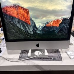 2007 iMac 24 Inch Monitors (3 Pack)
