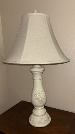 2 Beautiful Lamps and 2 Nightstands