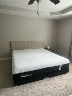 Tempur-Pedic King Hybrid Mattress Set – Excellent Condition