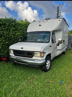 Ford Super Duty E350 Cargo Van