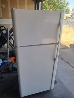 REFRIGERATOR CAN DELIVER
