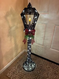4’ tall Lighted Flickering Christmas Lamp Post