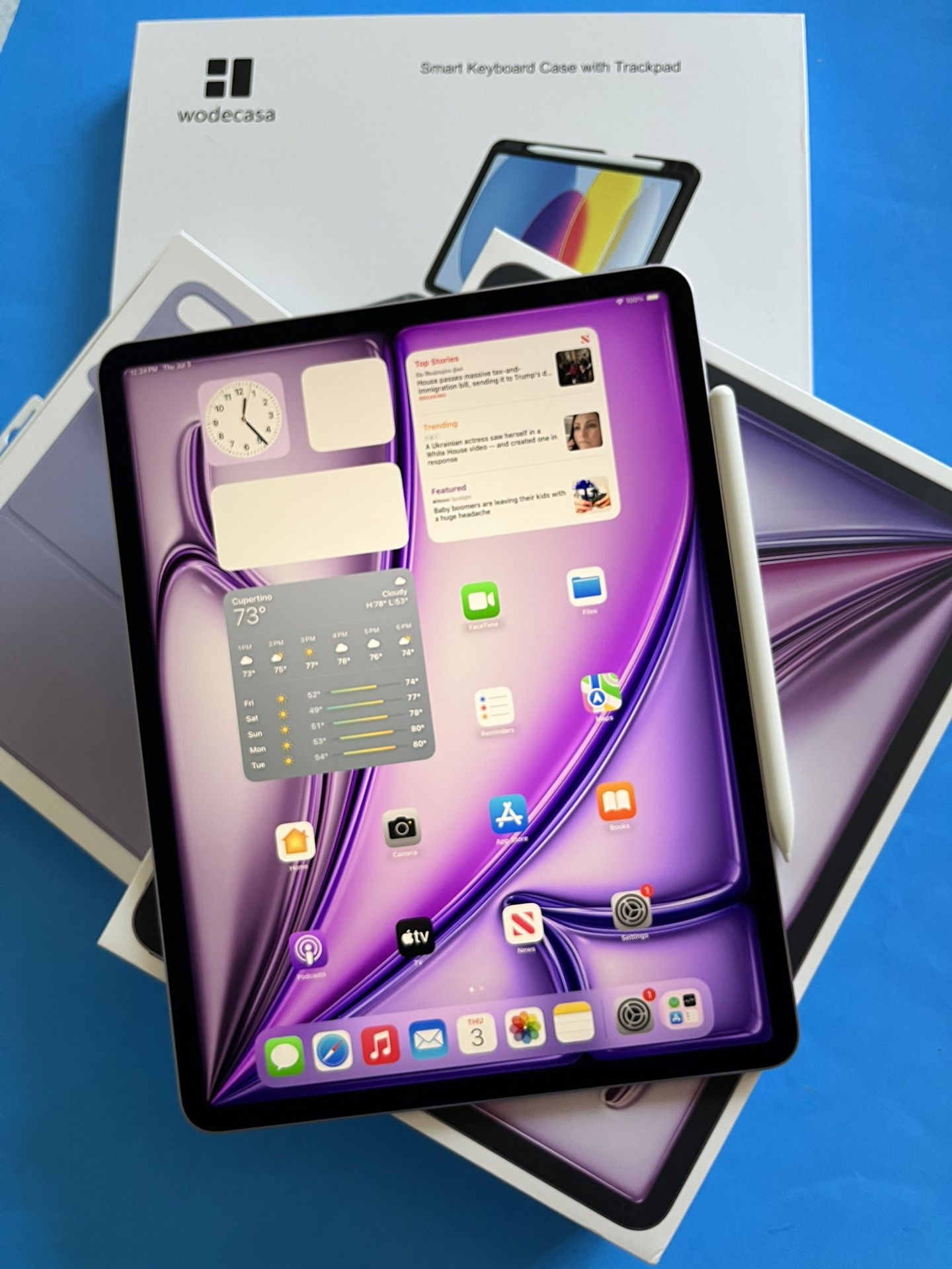 iPad Air 13” (M2 Processor / 2024 / purple) 256gb With Keyboard, Pen Accessories