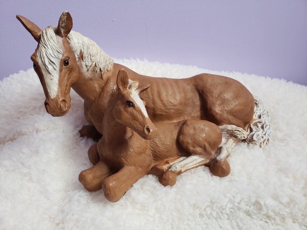 Vintage Homco Horse/Foal Laying Statue