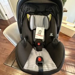 Britax B-Safe 35 Car Seat